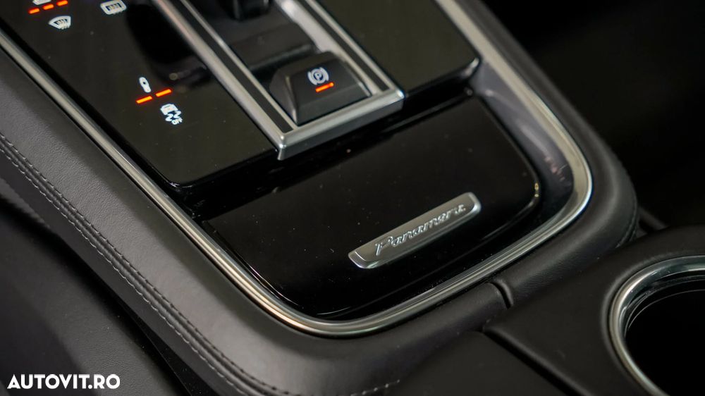 Porsche Panamera 4 E-Hybrid - 22