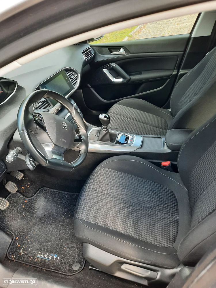 Peugeot 308 SW - 11