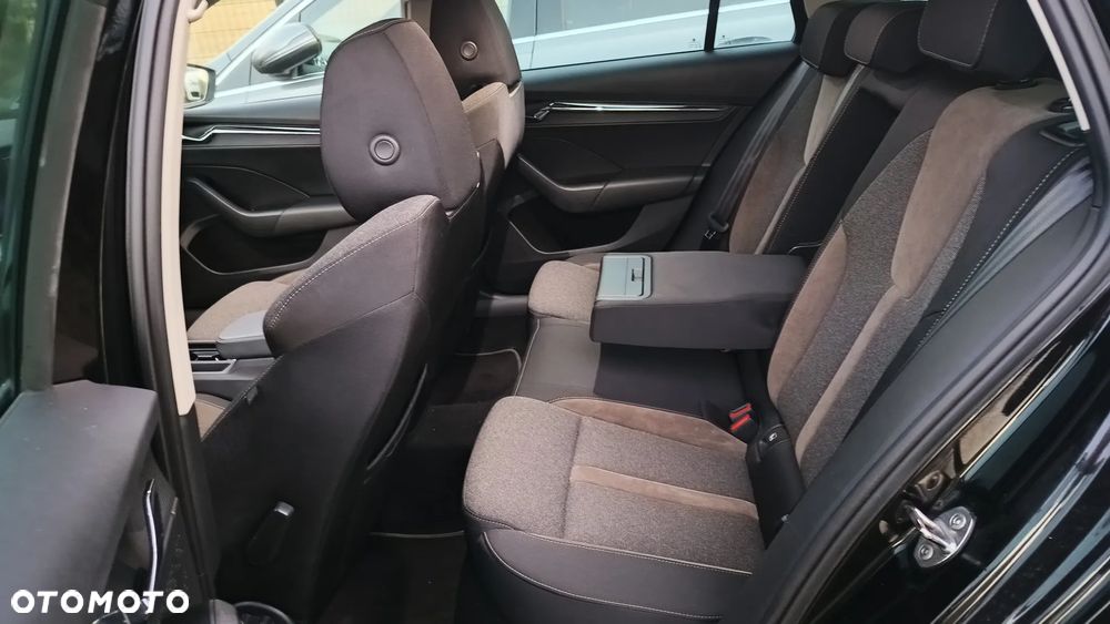 Skoda Octavia Combi 2.0 TDI DSG 4x4 Scout - 20