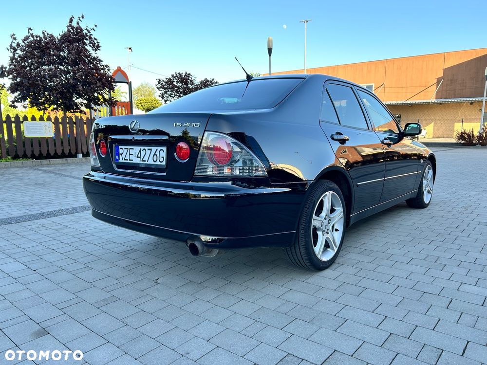 Lexus IS - 4