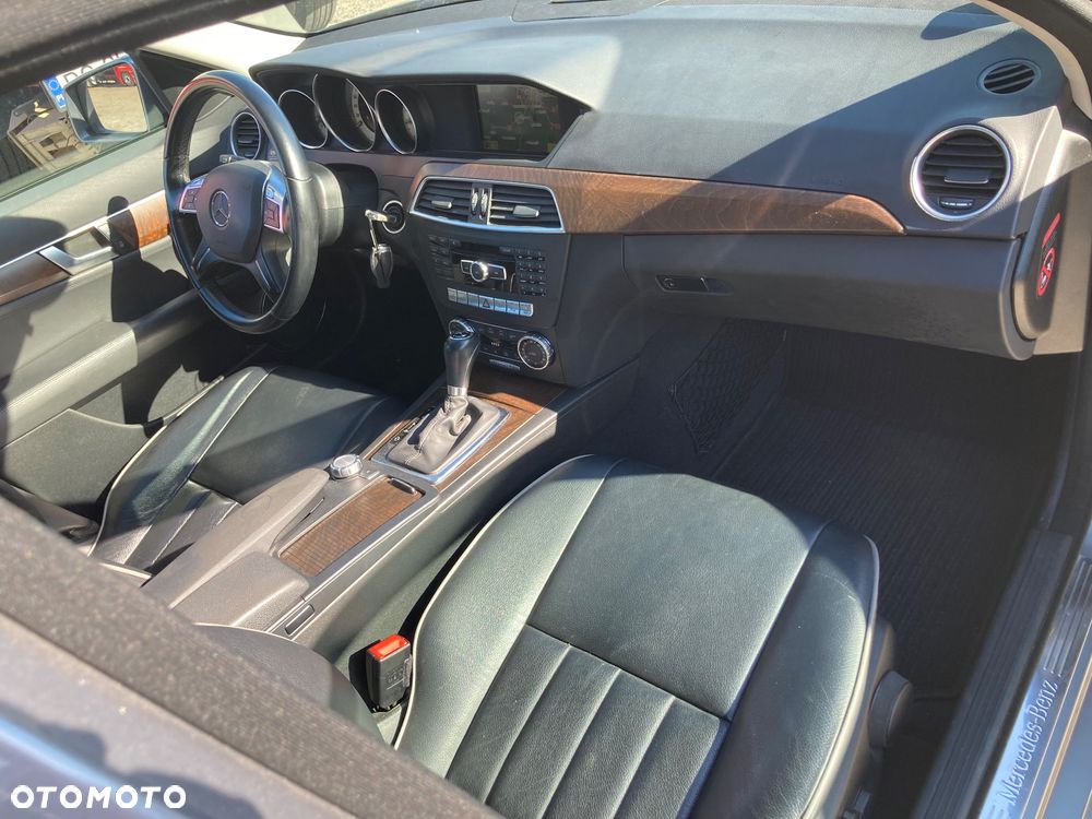 Mercedes-Benz Klasa C 220 CDI DPF Automatik BlueEFFICIENCY Elegance - 16