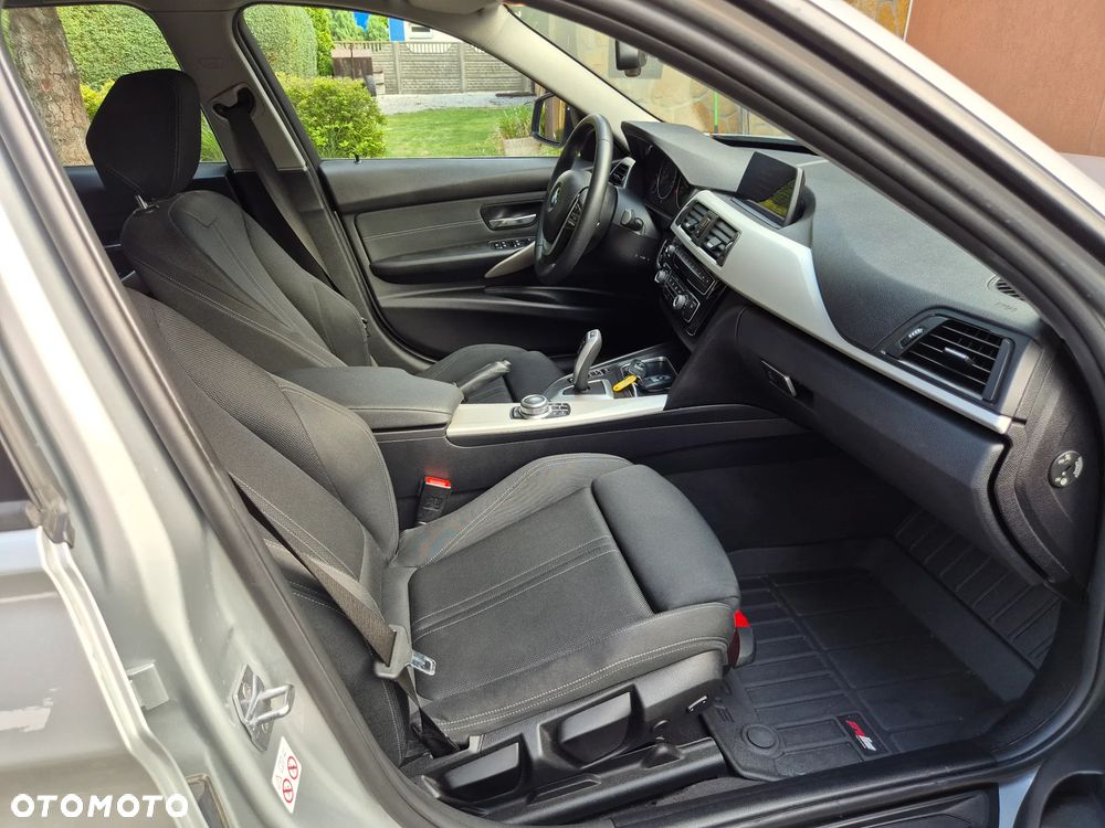 BMW Seria 3 318d Sport Line - 26