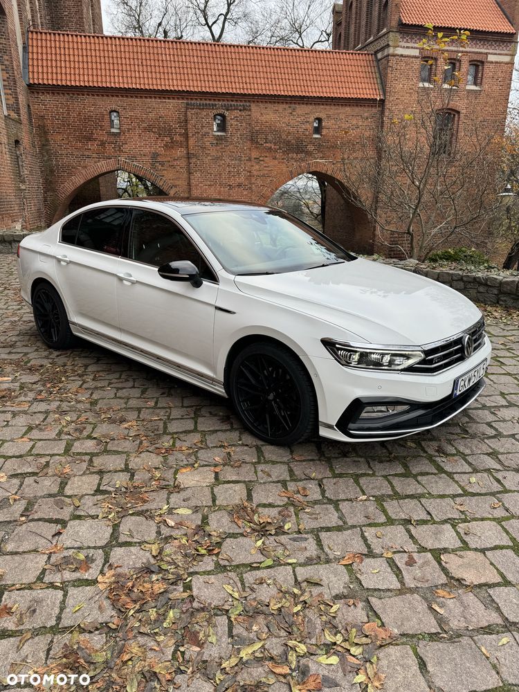 Volkswagen Passat - 1