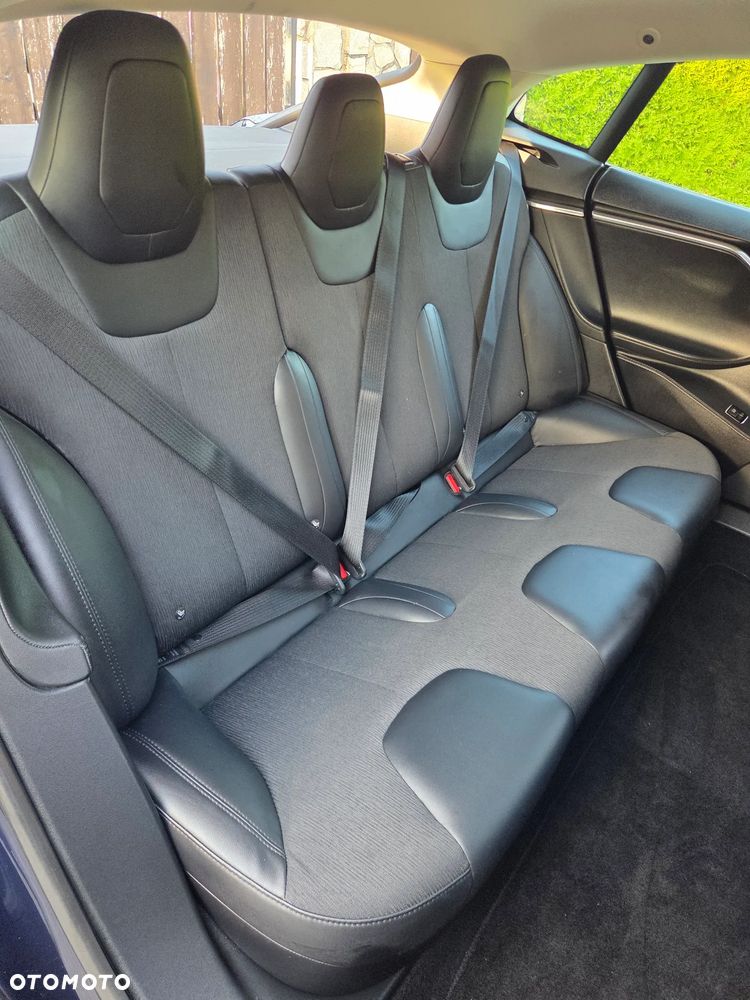 Tesla Model S 85 D - 28
