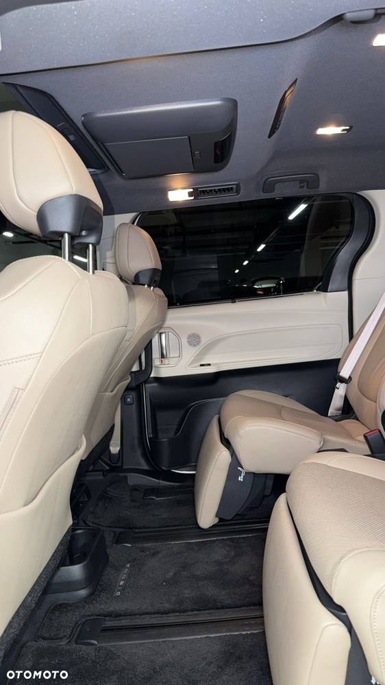 Toyota Sienna - 26