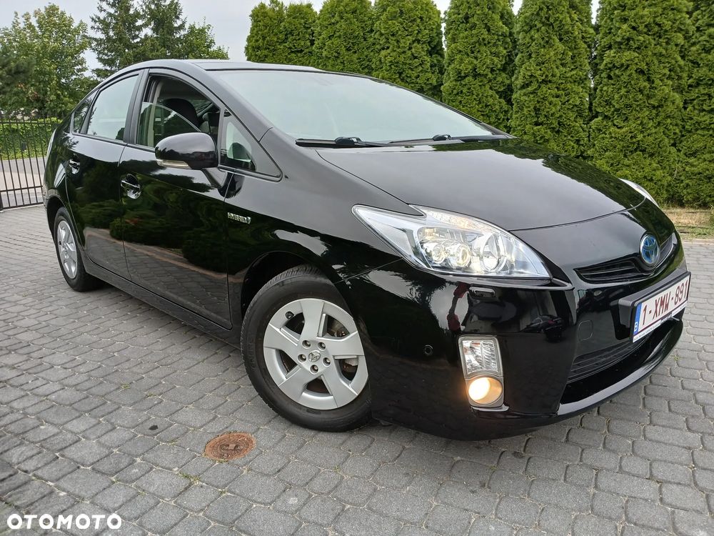 Toyota Prius (Hybrid) Executive - 16