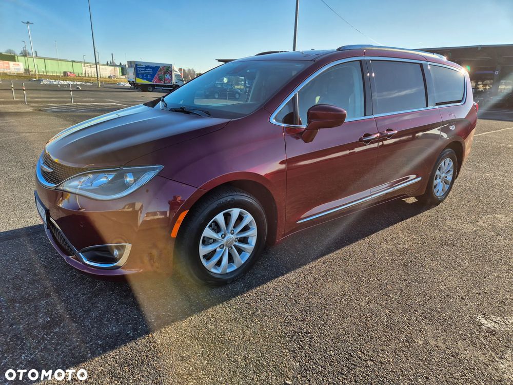 Chrysler Pacifica - 16