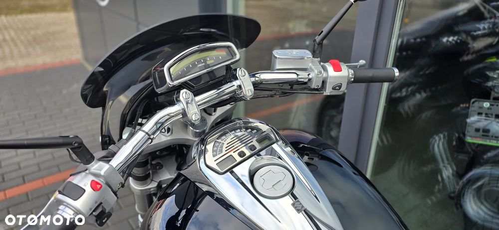 Suzuki Intruder - 34