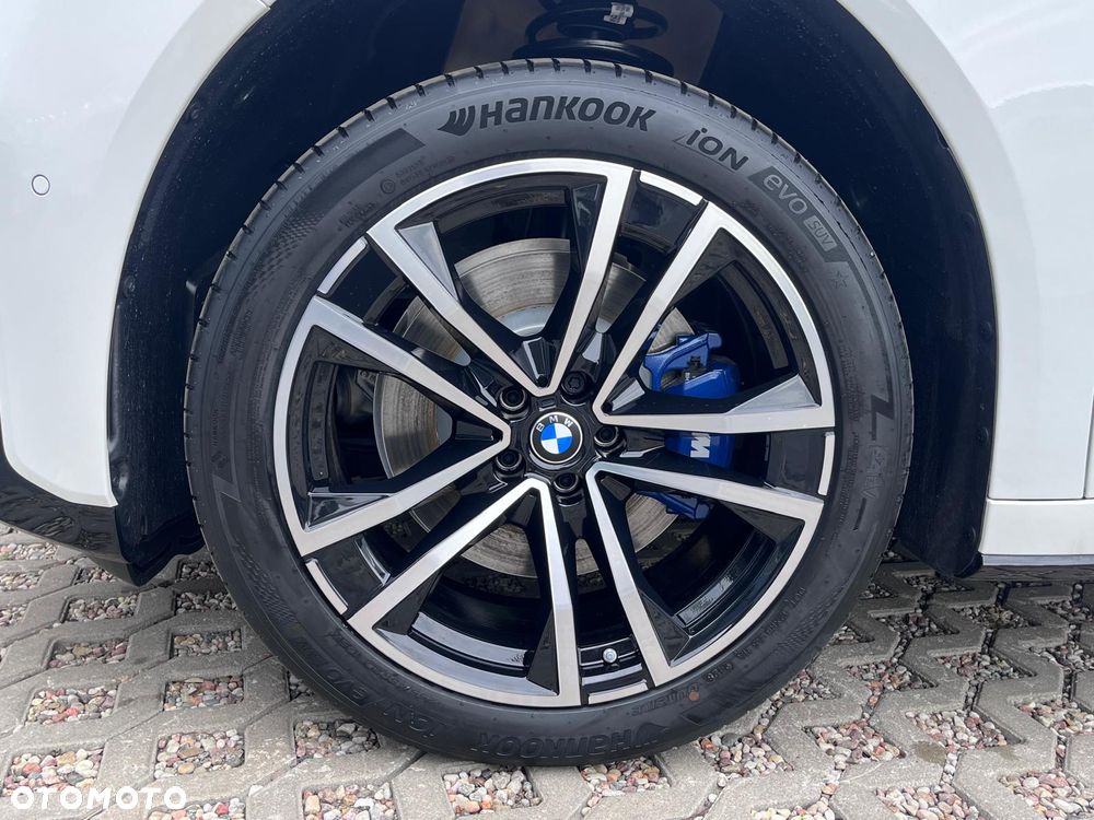 BMW iX3 40 - 41