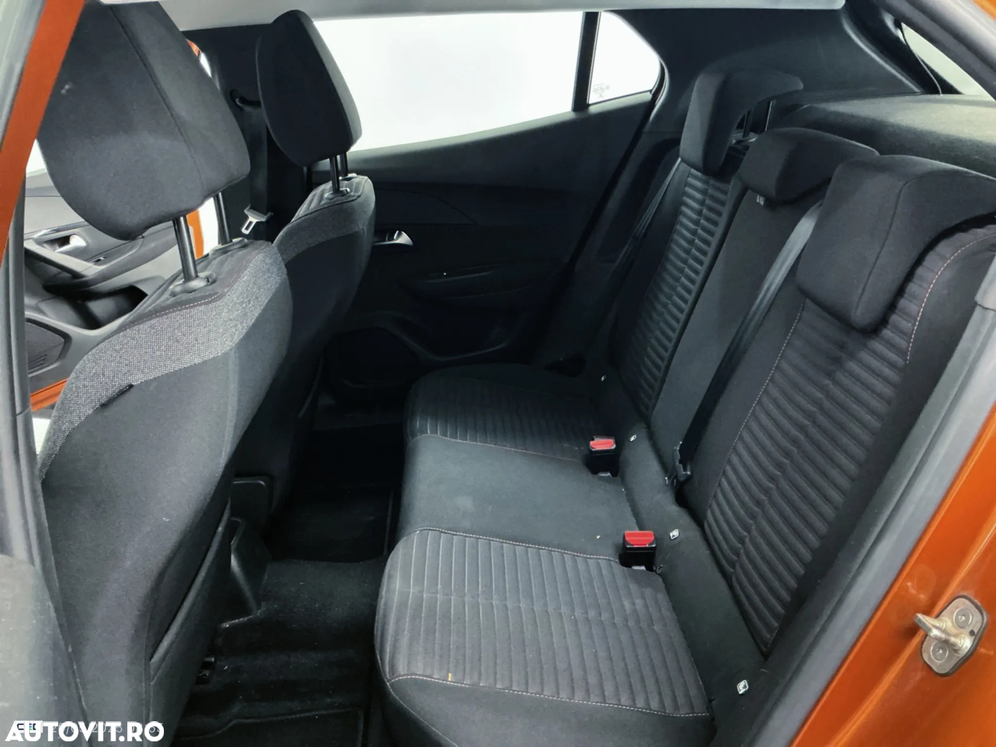 Peugeot 2008 PureTech 130 EAT8 Allure - 7