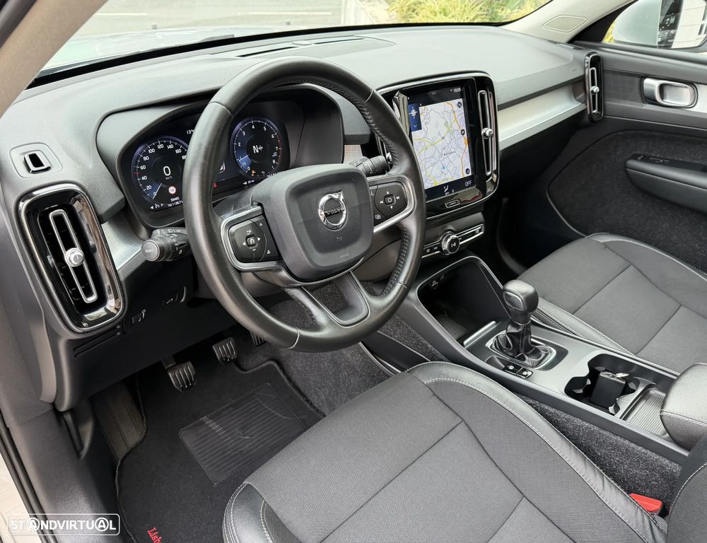 Volvo XC 40 1.5 T3 Momentum Tech Edition - 14