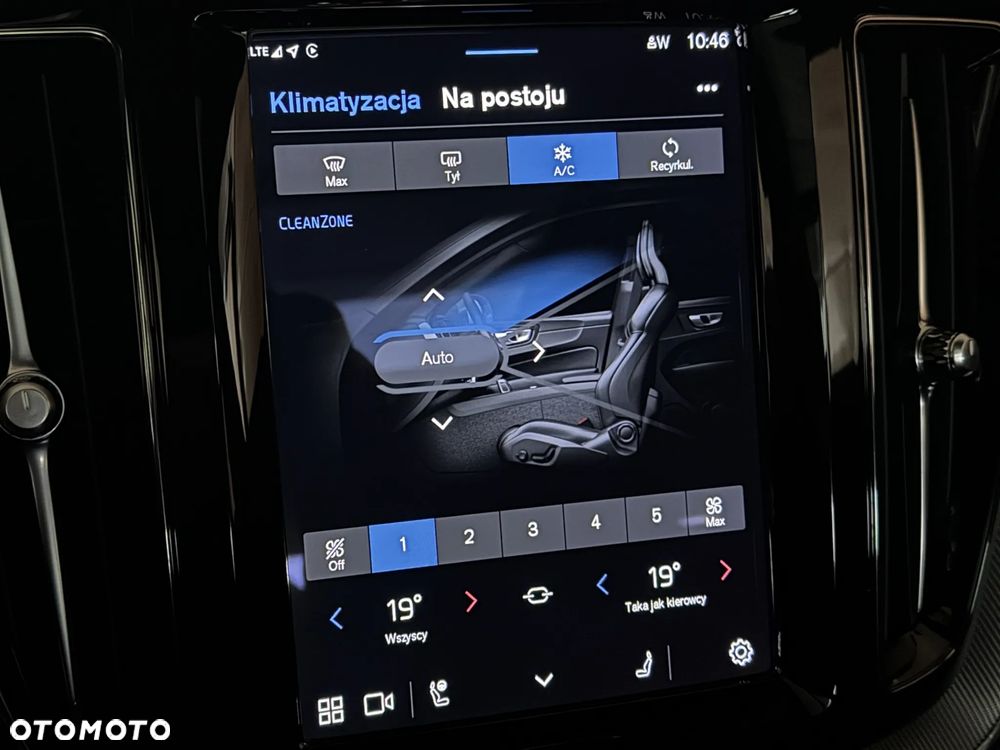 Volvo XC 60 B4 D AWD Plus Dark - 22