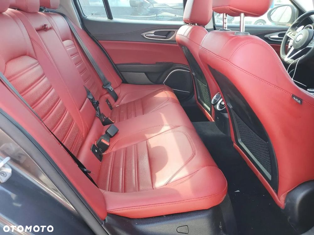 Alfa Romeo Giulia 2.0 Turbo 16V AT8 Veloce - 9