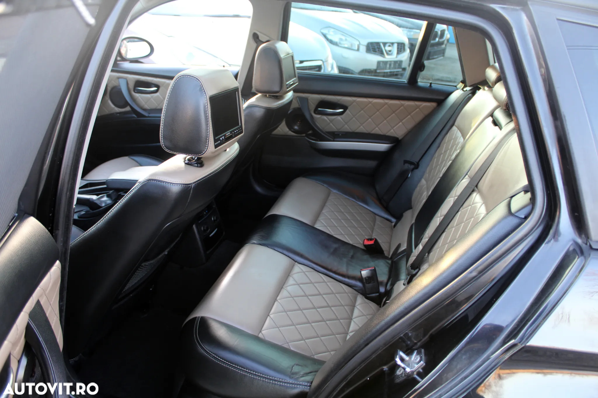 BMW Seria 3 320d DPF Touring - 10