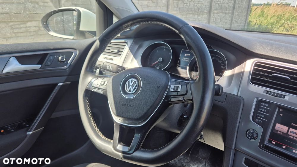 Volkswagen Golf - 22