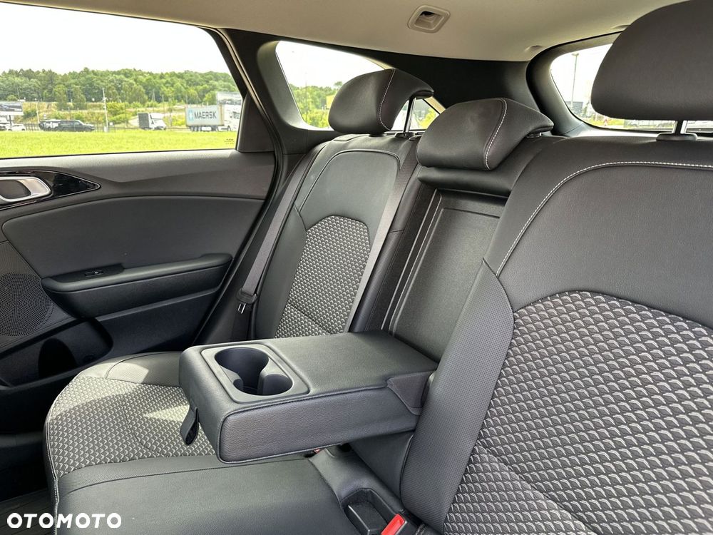 Kia Ceed - 16