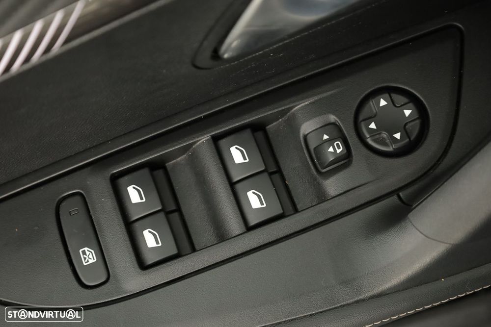 Peugeot 2008 1.2 PureTech Allure - 21