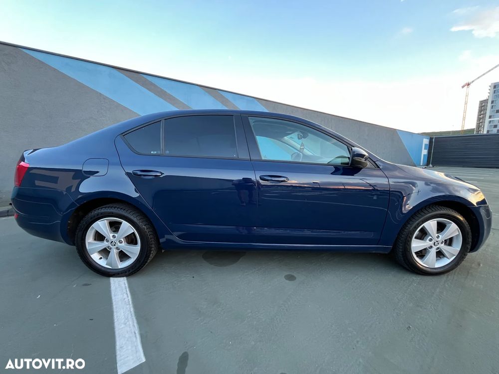 Skoda Octavia 1.6 TDI DSG Style - 6