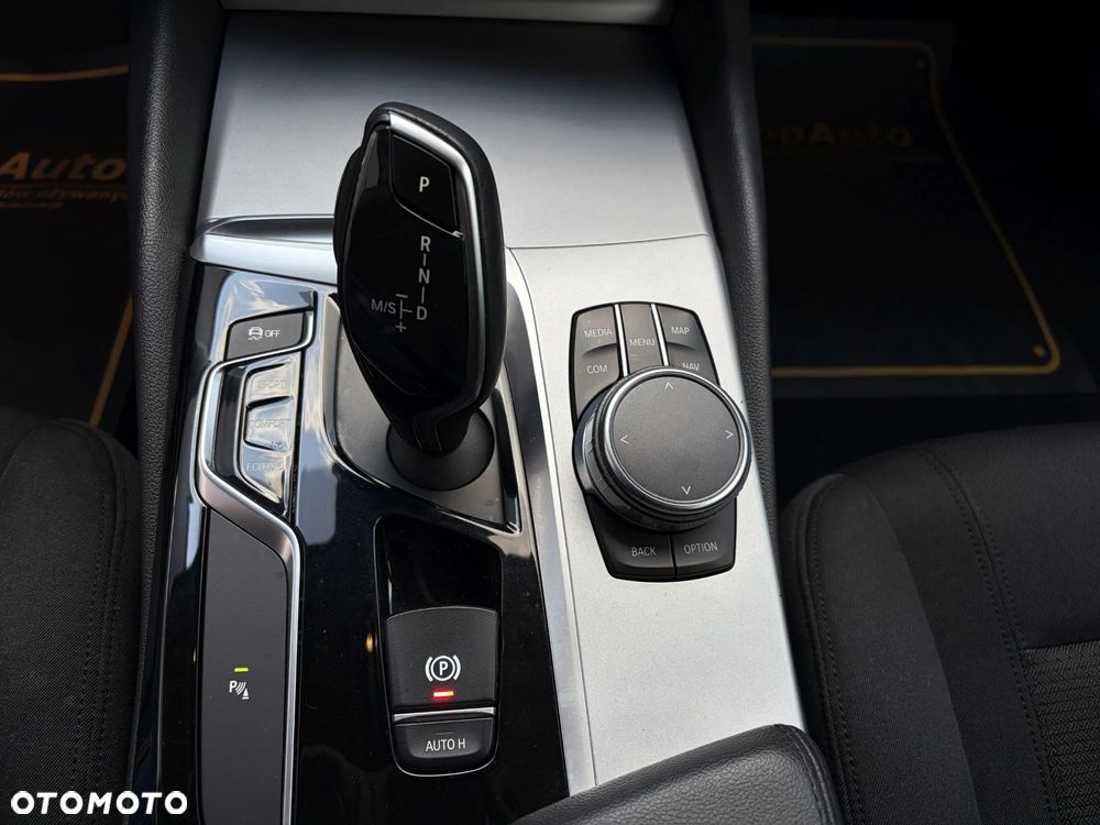 BMW Seria 5 520d - 32