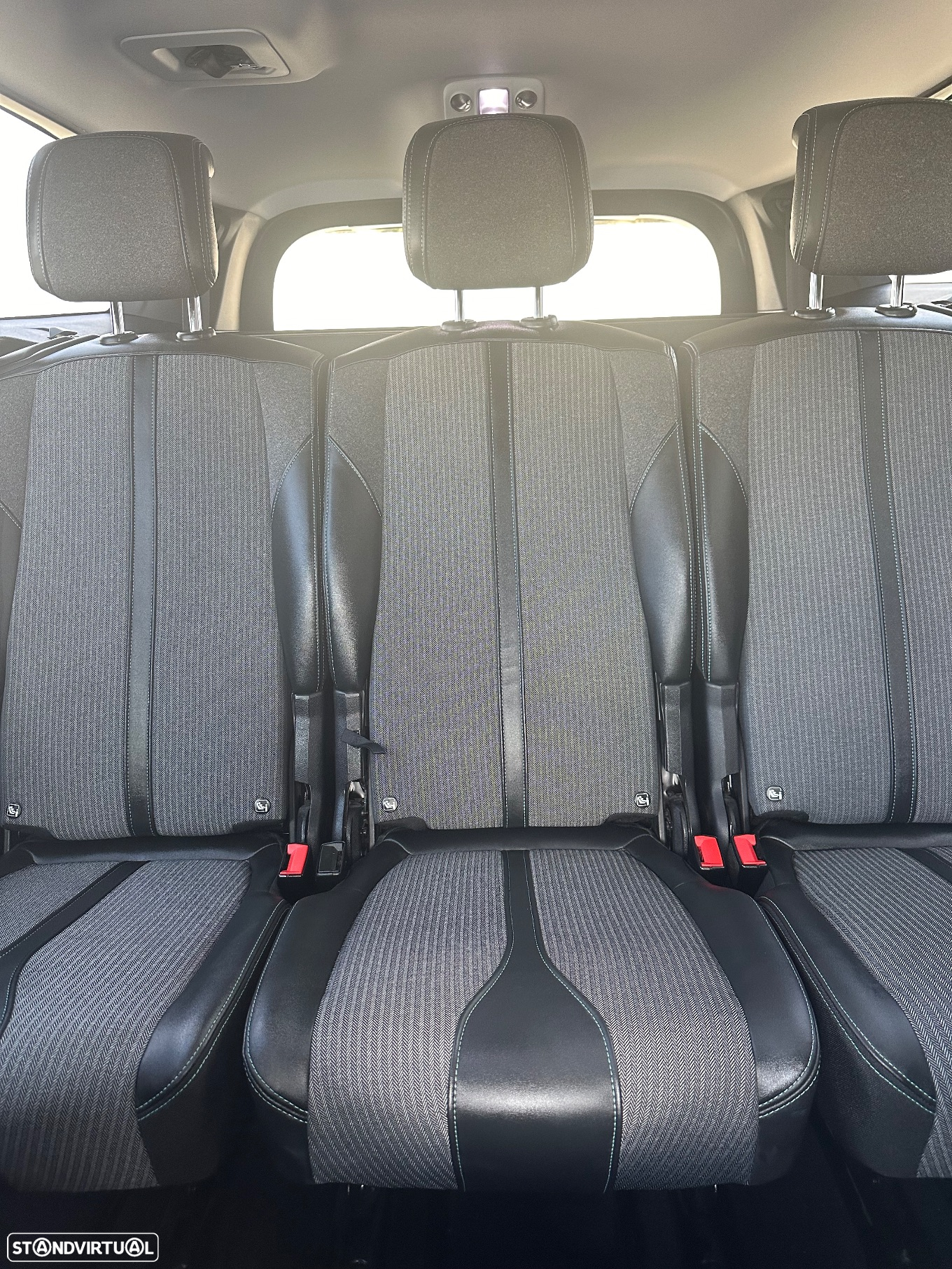 Peugeot 5008 1.5 BlueHDi Allure Pack EAT8 - 20