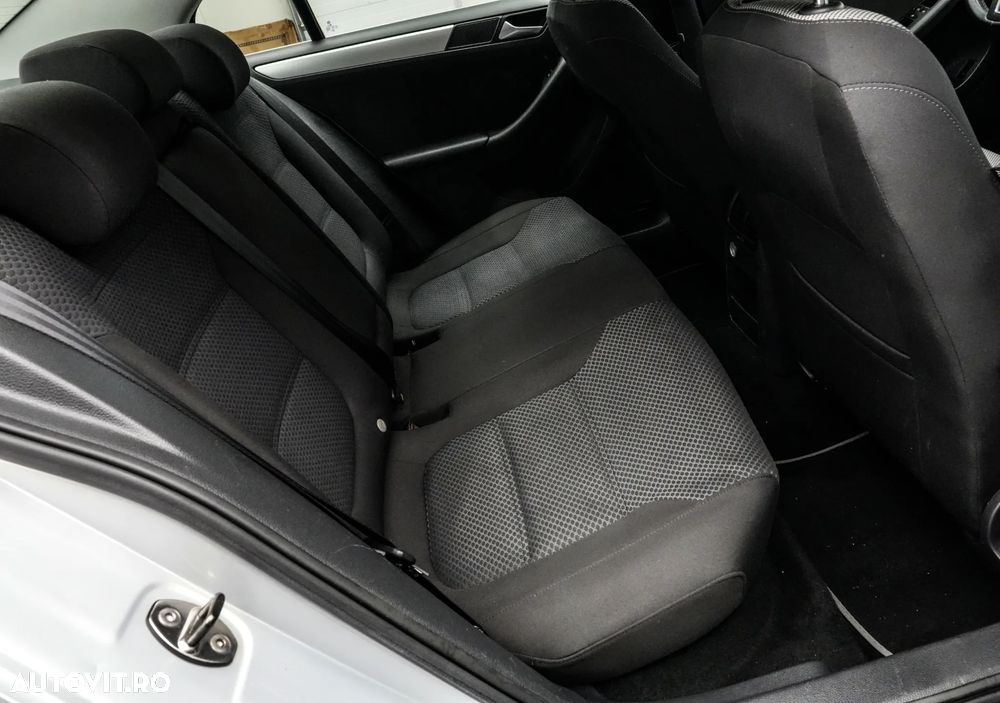 Volkswagen Jetta - 16