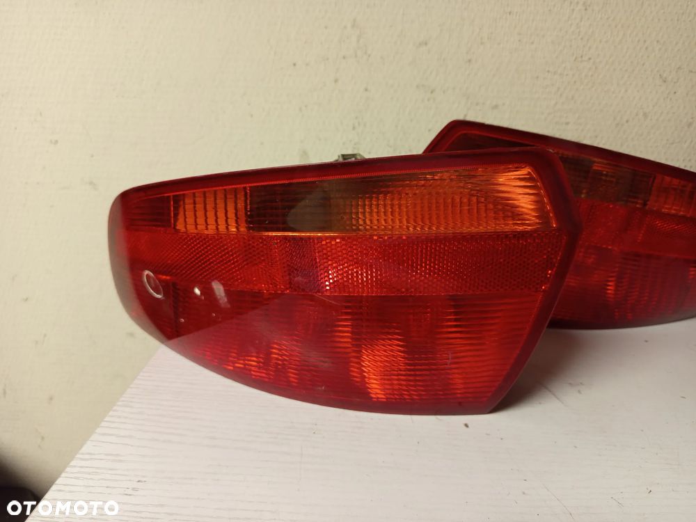 LAMPA TYLNA AUDI A3 8P 5D LEWA OE 8P4945096C - 2