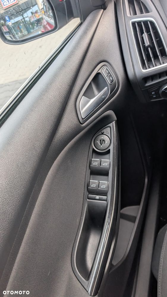 Ford Focus 1.5 EcoBoost Titanium ASS - 12
