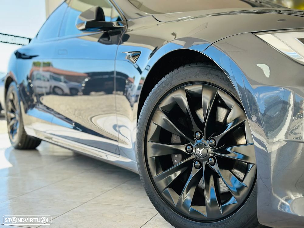 Tesla Model S - 5