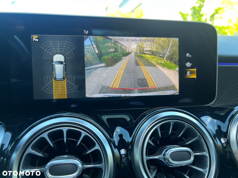 Mercedes-Benz GLB 200 AMG Line 7G-DCT - 24