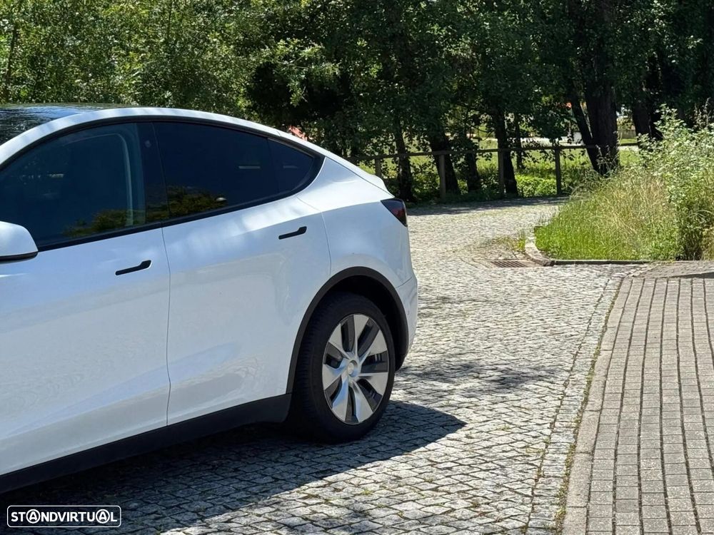 Tesla Model Y Long Range Dual Motor AWD - 3