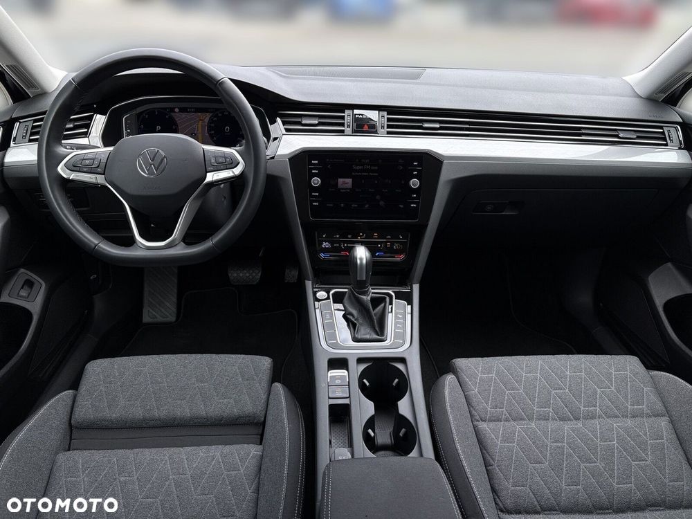Volkswagen Passat - 13