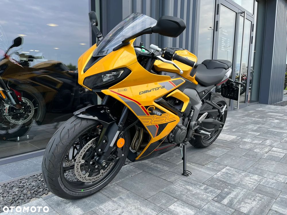 Triumph Daytona - 1