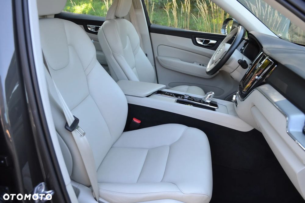 Volvo XC 60 T8 AWD Plug-In Hybrid Momentum Pro - 8