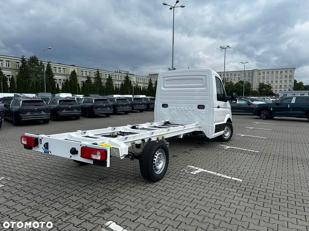 Volkswagen Crafter Podwozie z pojedynczą kabiną silnik: 2,0 l EURO VI SCR 163 KM / skrzynia biegów: Przedni napęd automatyczna 8-biegowa rozstaw osi: 4490 mm - 5
