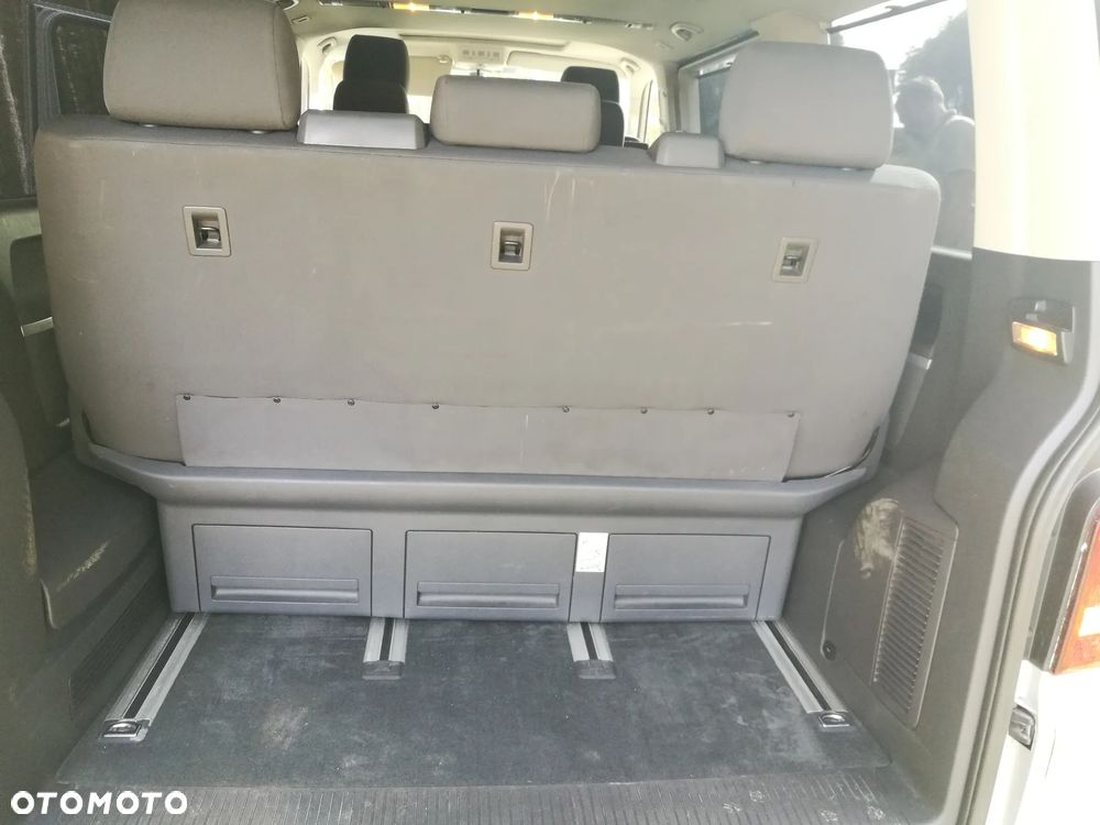Volkswagen Multivan - 10