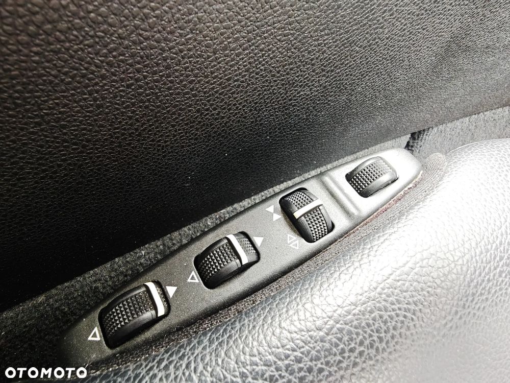 Mercedes-Benz Klasa C 250 CDI DPF (BlueEFFICIENCY) 7G-TRONIC Avantgarde - 10