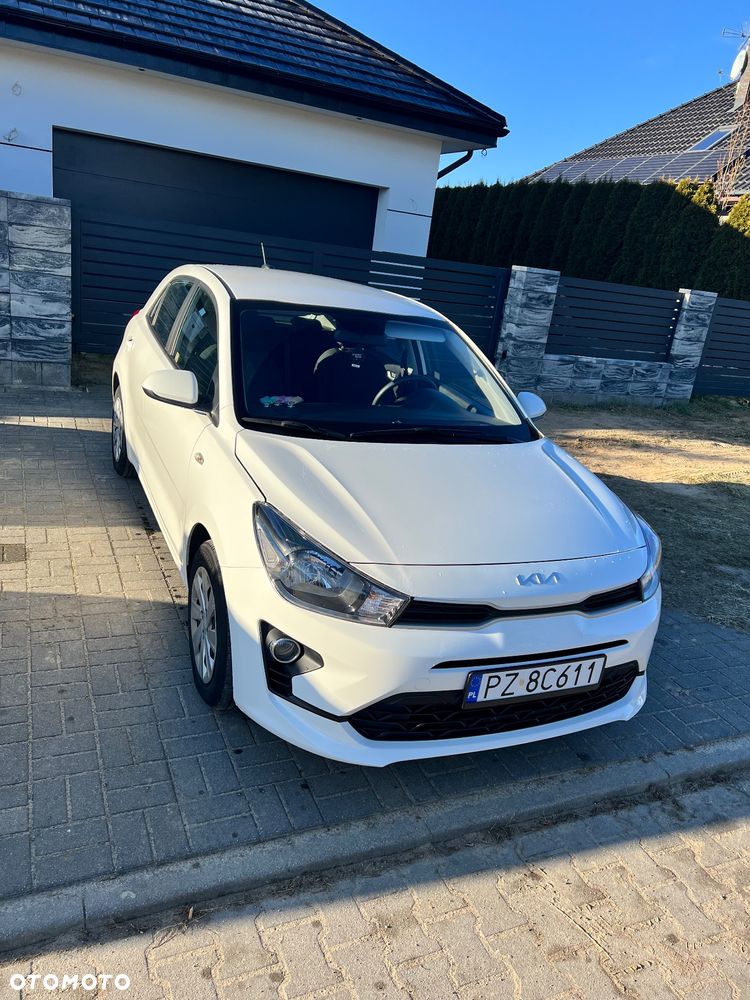 Kia Rio 1.2 L - 6