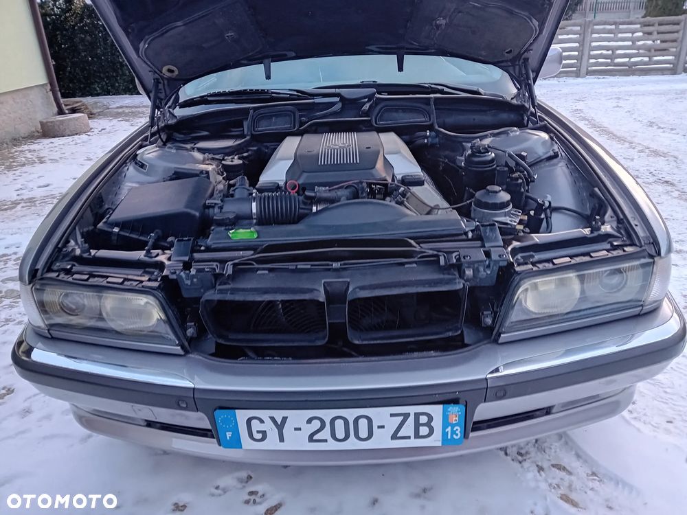 BMW Seria 7 740i V8 - 21