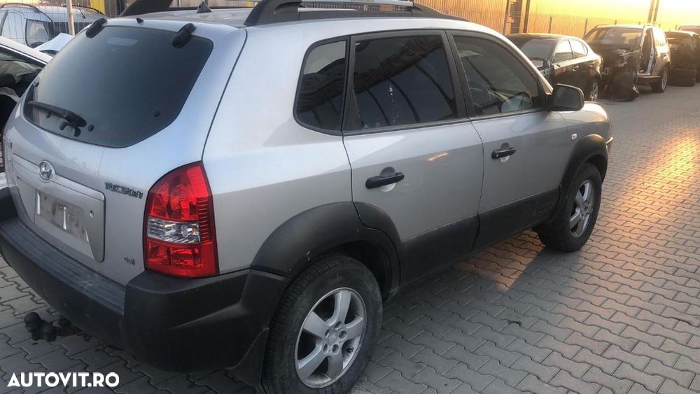 Dezmembram Hyundai Tucson 2.0 benzina  4x2 an fabr 2006 - 2