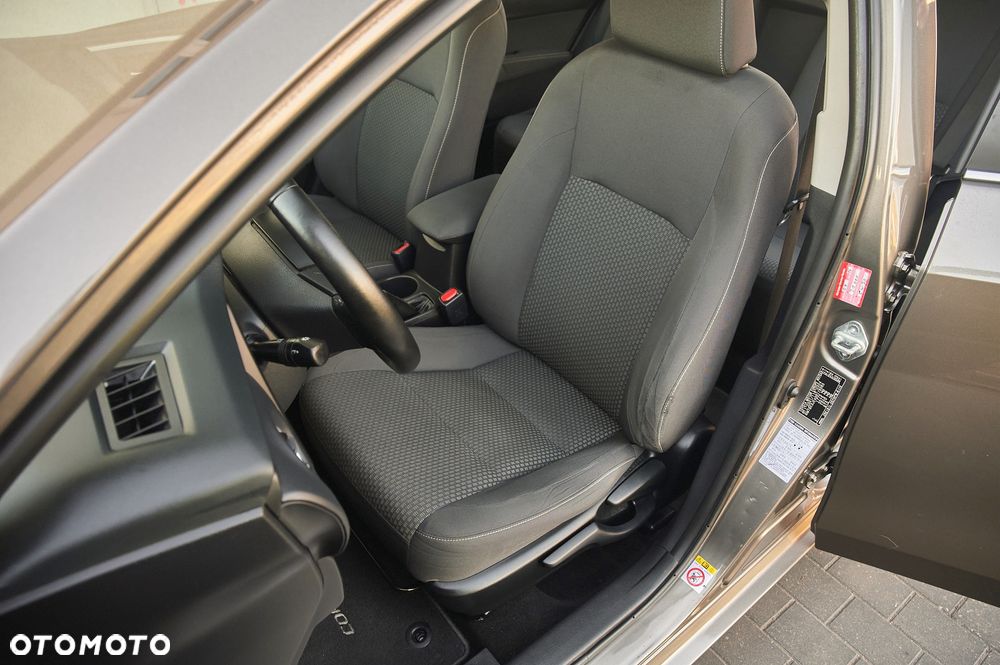 Toyota Corolla 1.6 Premium + - 25