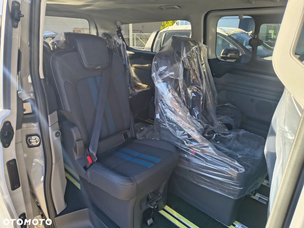 Ford Tourneo Custom - 26