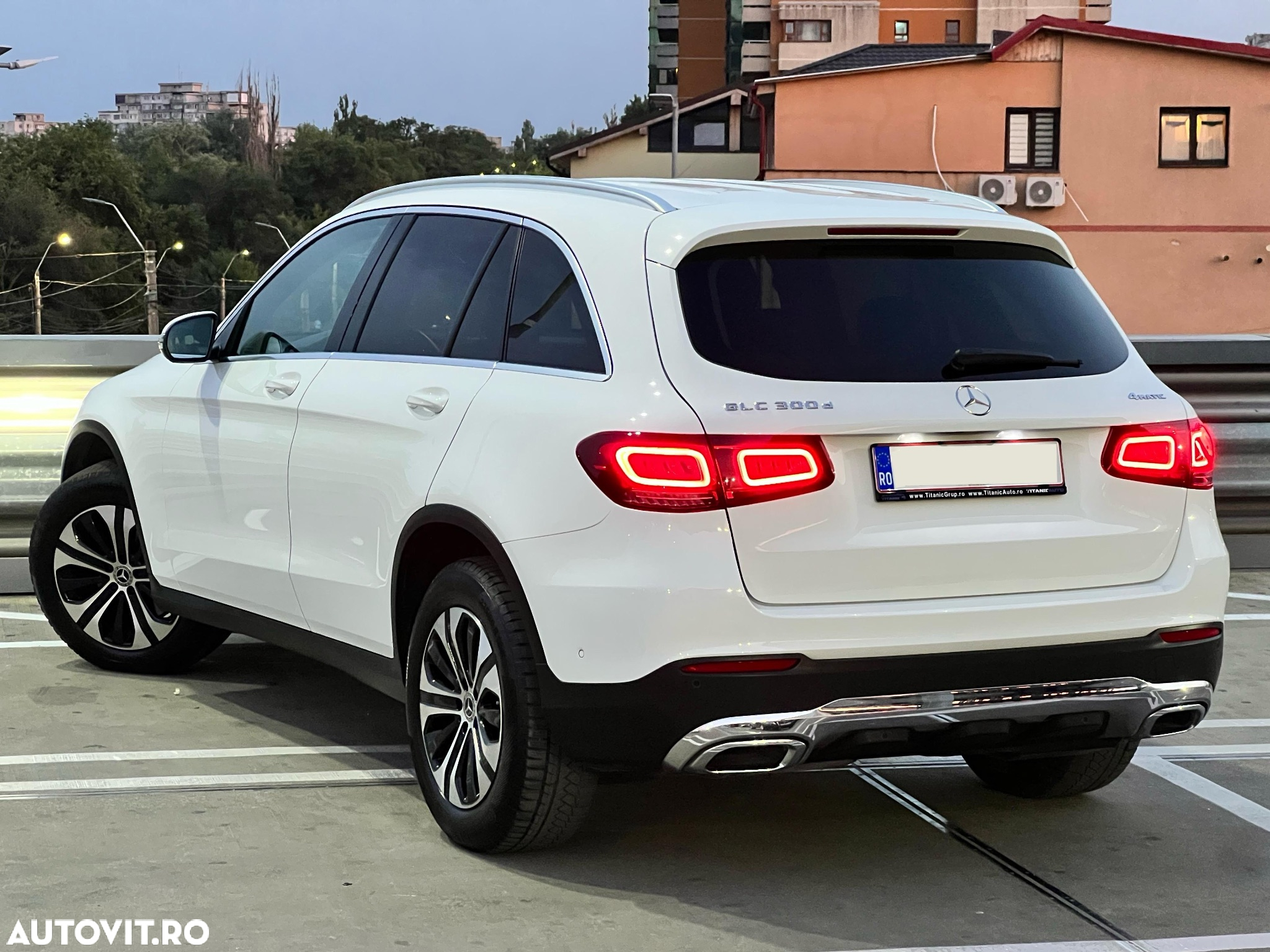 Mercedes-Benz GLC 300 d 4Matic 9G-TRONIC Exclusive - 4