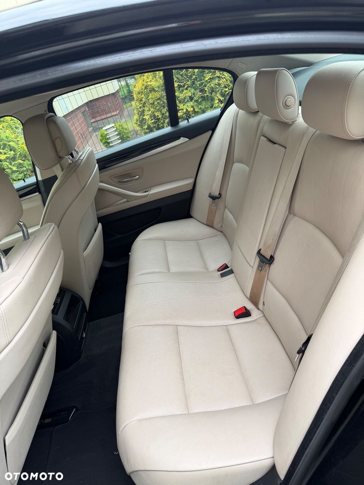BMW Seria 5 528i xDrive - 9