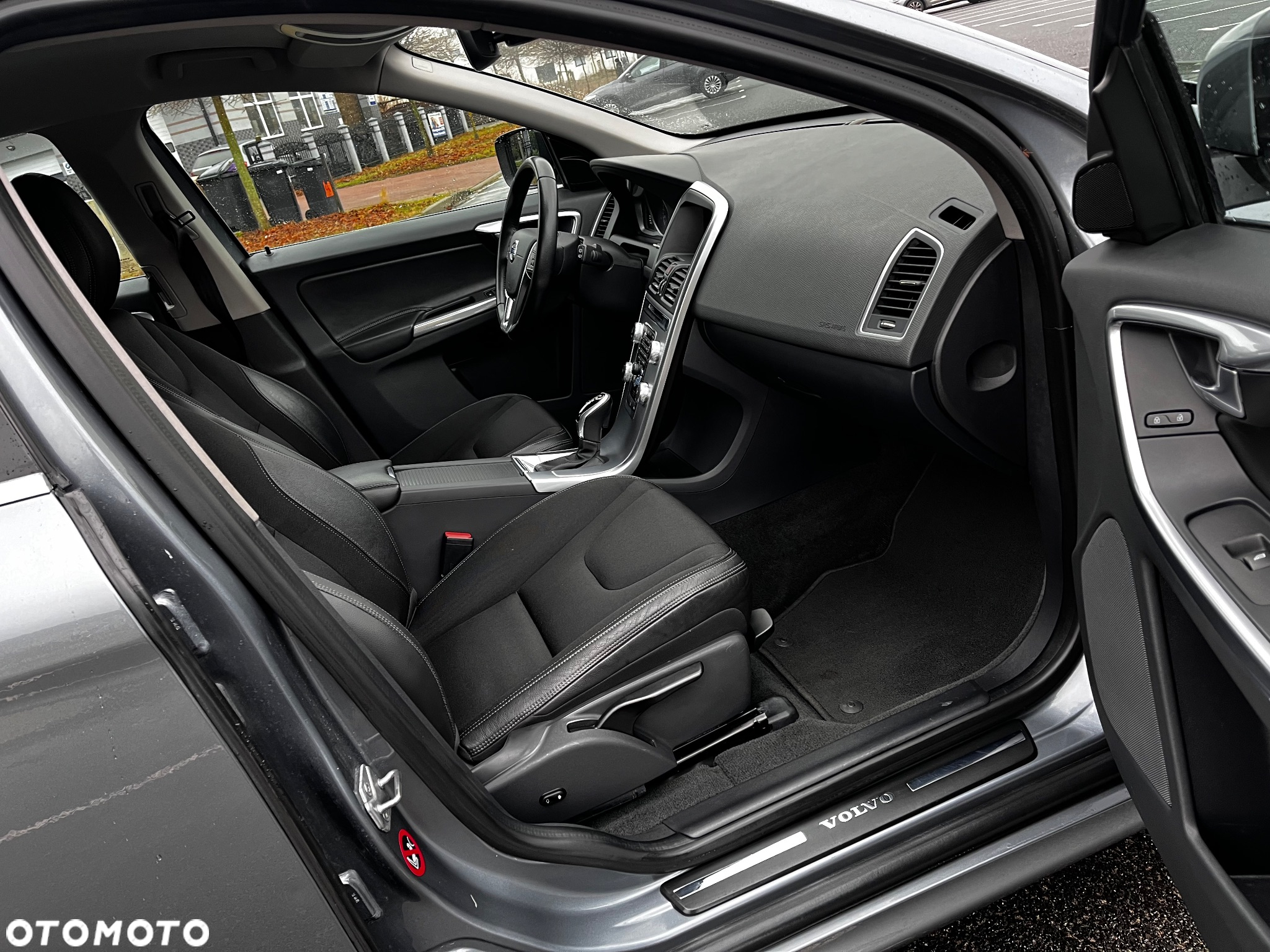 Volvo XC 60 D3 Drive-E Momentum - 24