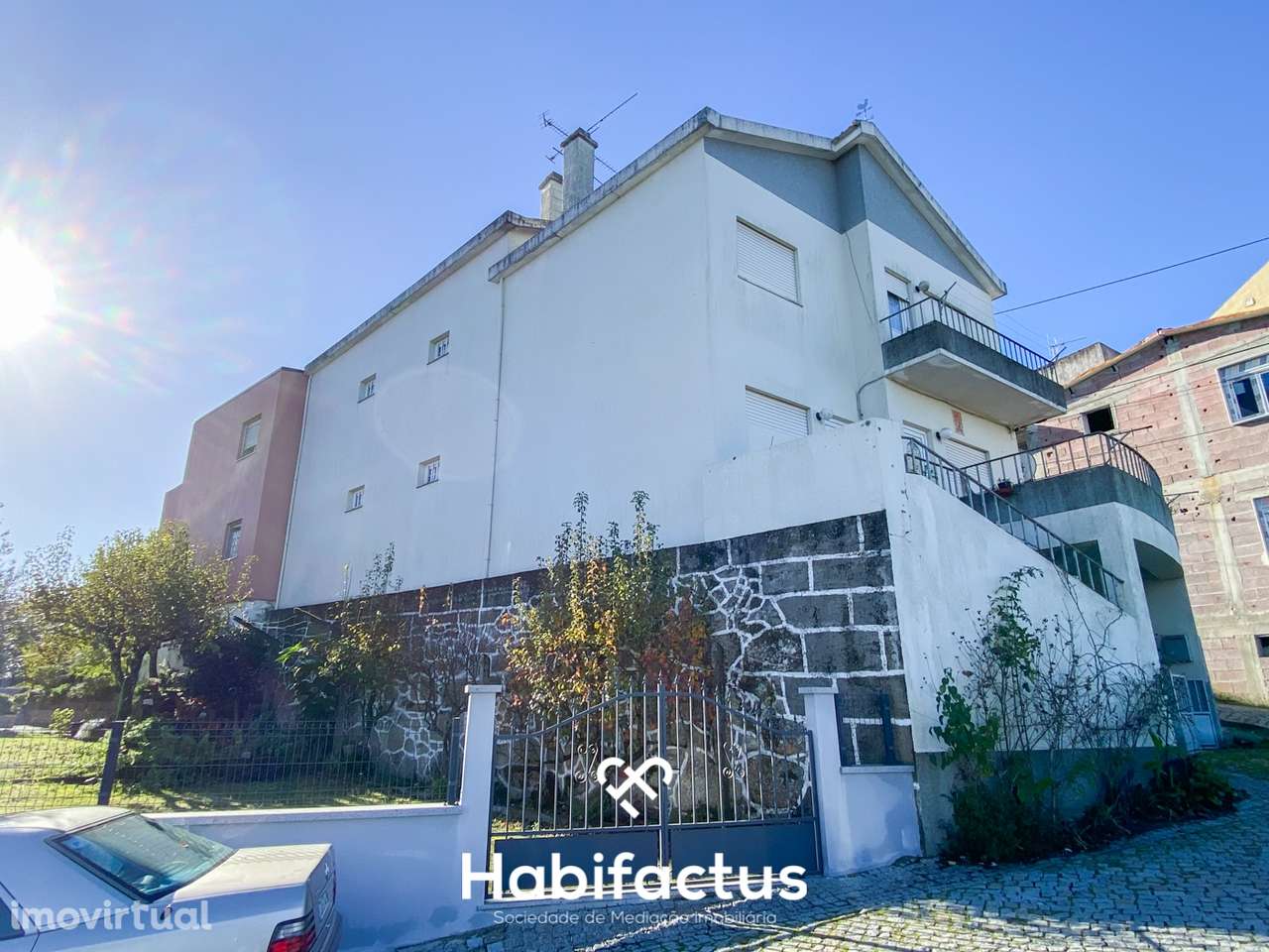 Moradia para venda com Dois Andares Independentes no Centro de Mangual - Grande imagem: 3/36