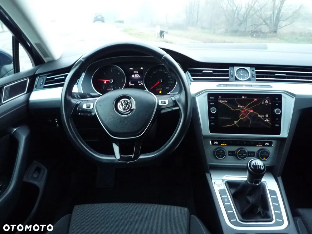 Volkswagen Passat 2.0 TDI SCR Comfortline - 26