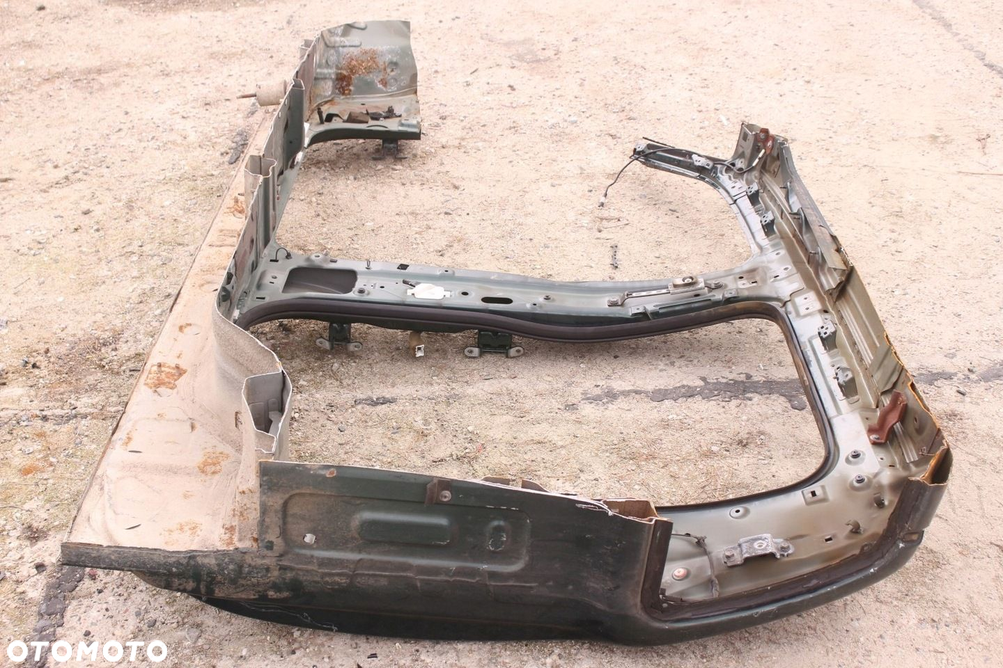 Prawy Bok Próg Słupek Nissan Navara D40 - 12