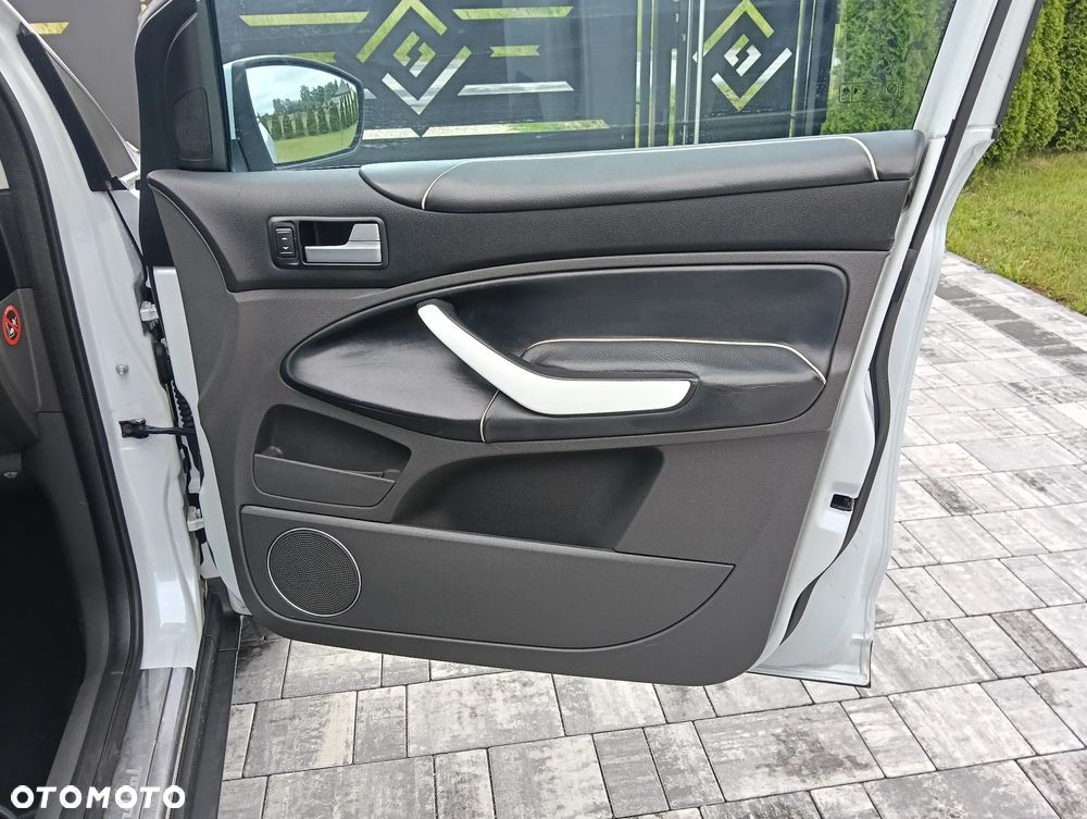 Ford Kuga - 35