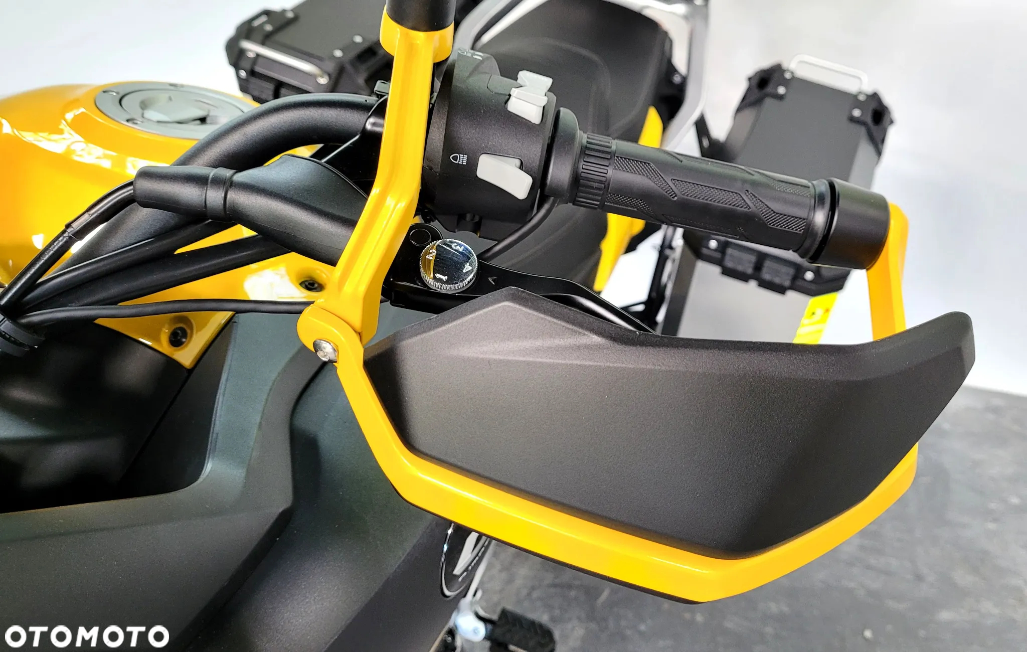 QJMOTOR SVT 650X - 23