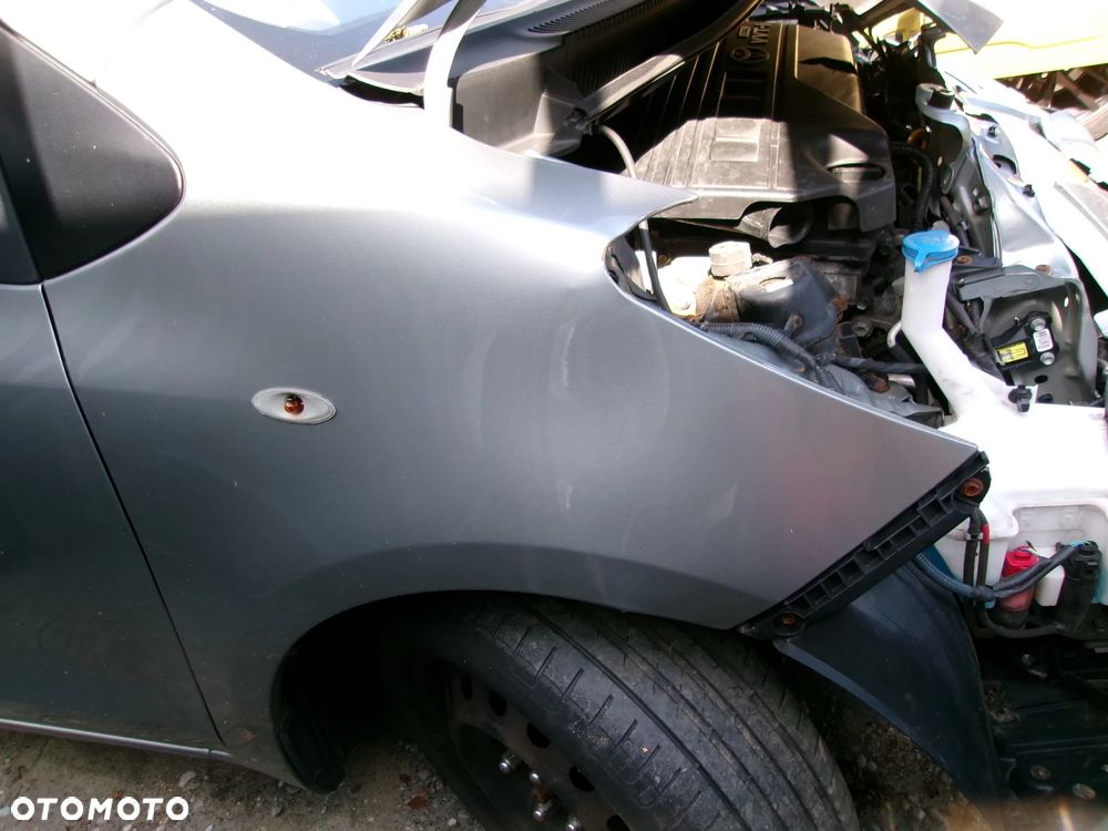 BŁOTNIK PRAWY TOYOTA YARIS II  05-11 1F8 - 1
